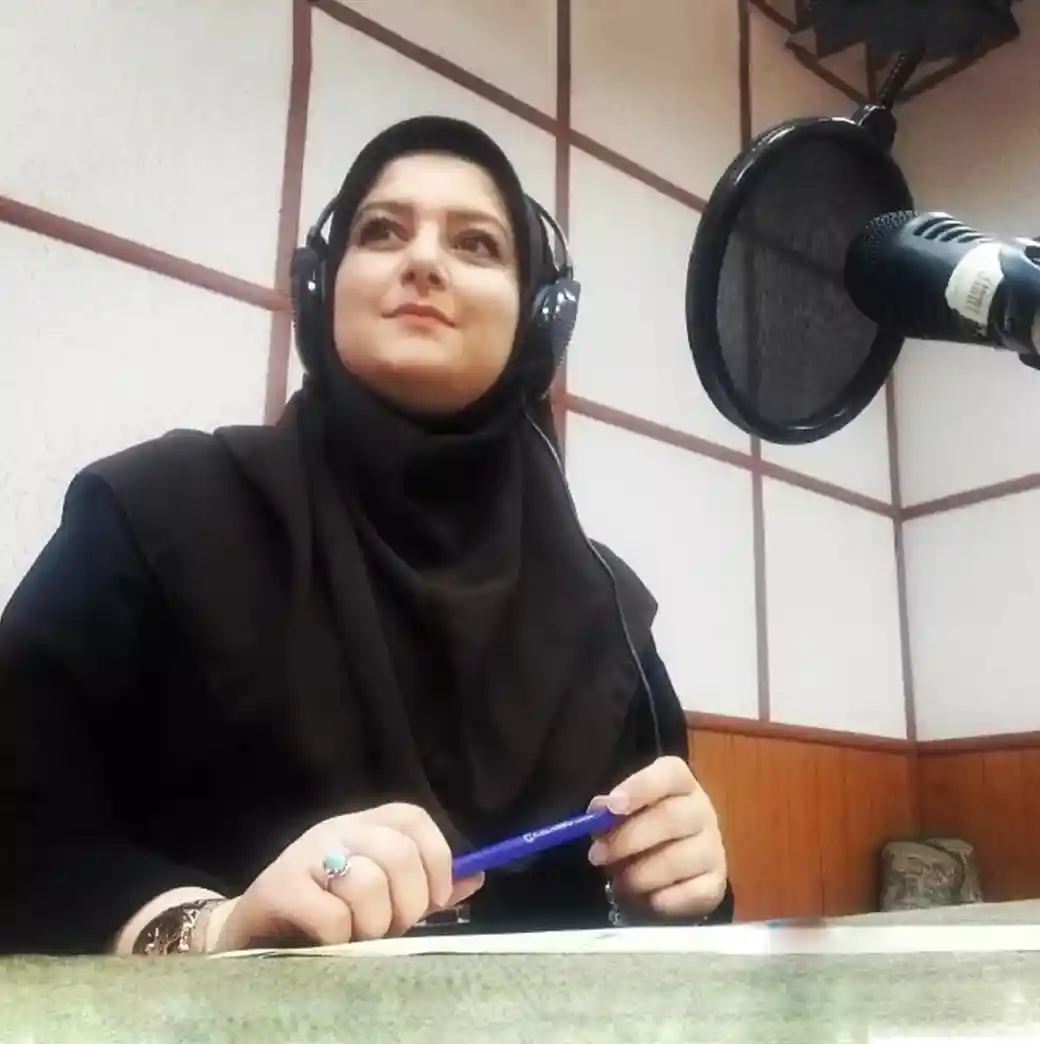 گوینده و تهیه کننده رادیو